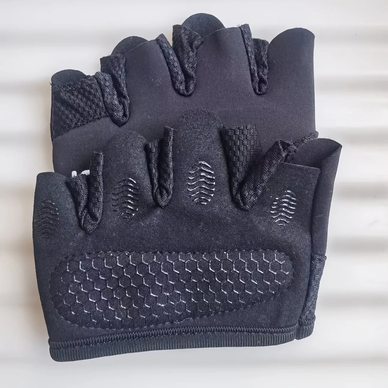 Unisex Lightweight 4-Finger Fitness Gloves